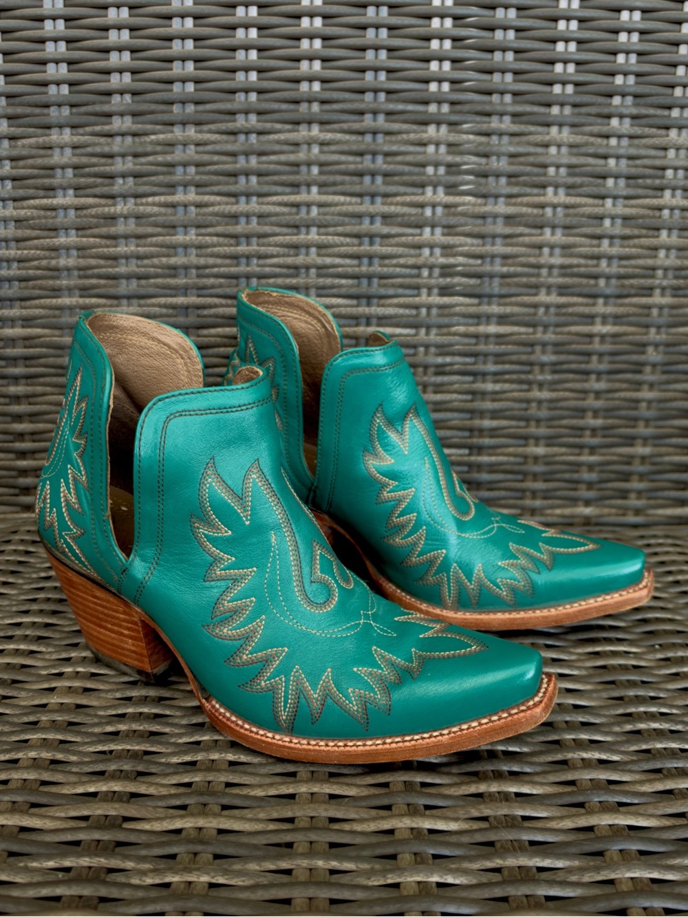 Ariat Dixon Turquoise Western Leather Ankle Booties Cowgirl Boots Size 10 B